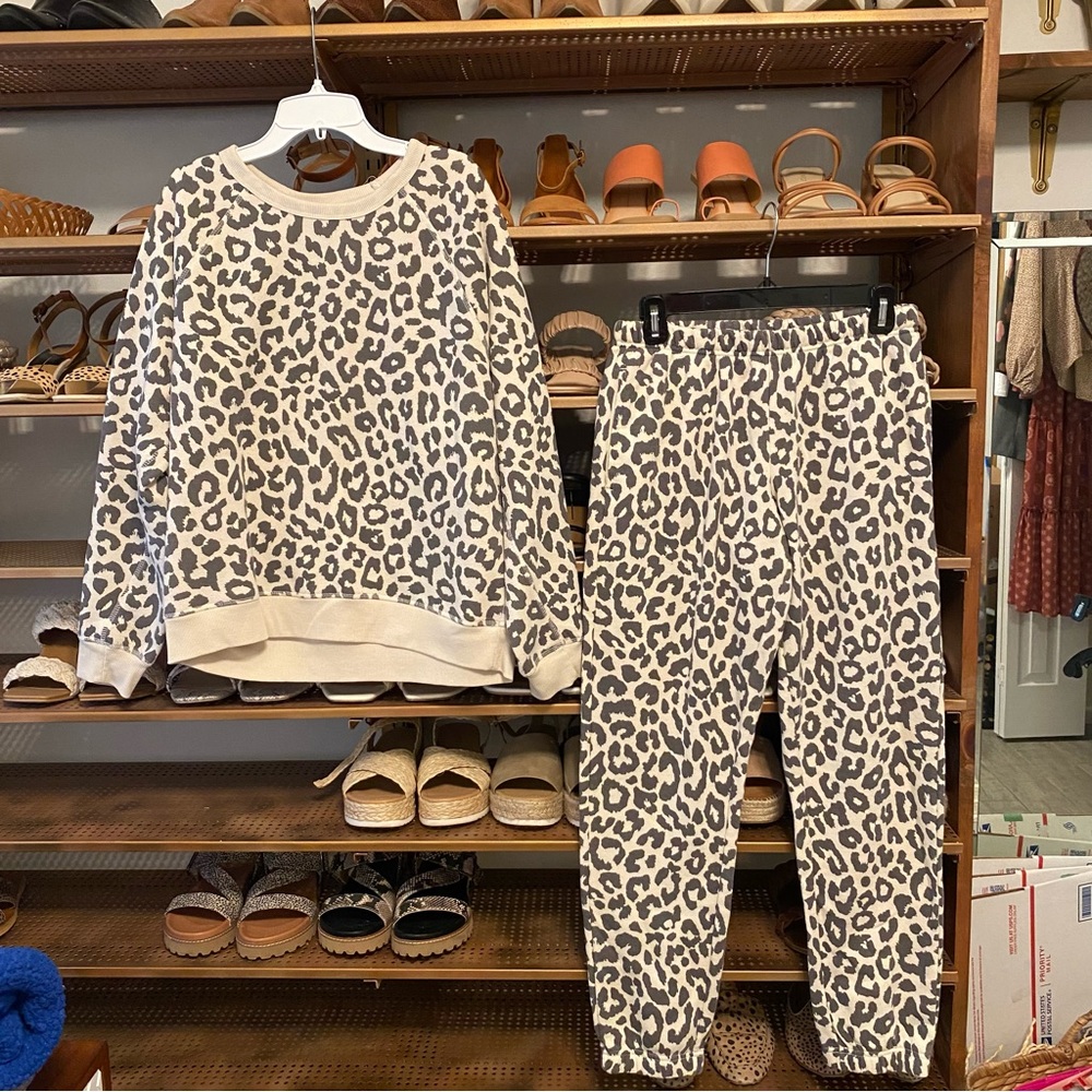 Cream & Gray Cheetah Print Sweat Shirt & Pants